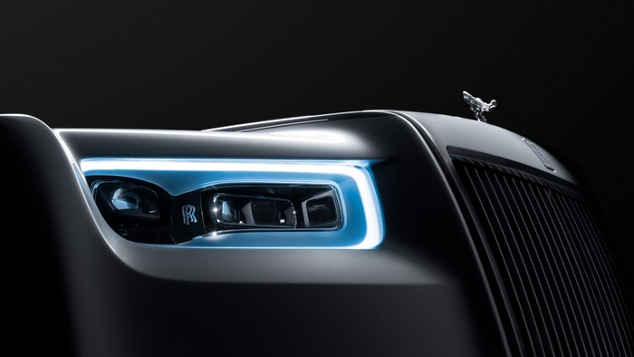 Rolls-Royce Phantom headlight and grille 4K