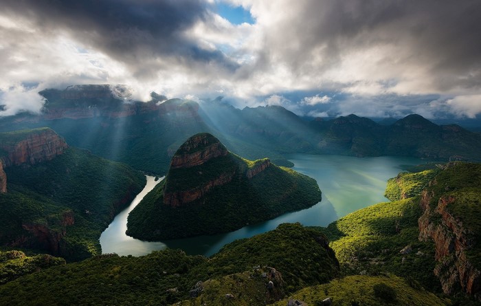 Blyde River Canyon with sun rays over mountains