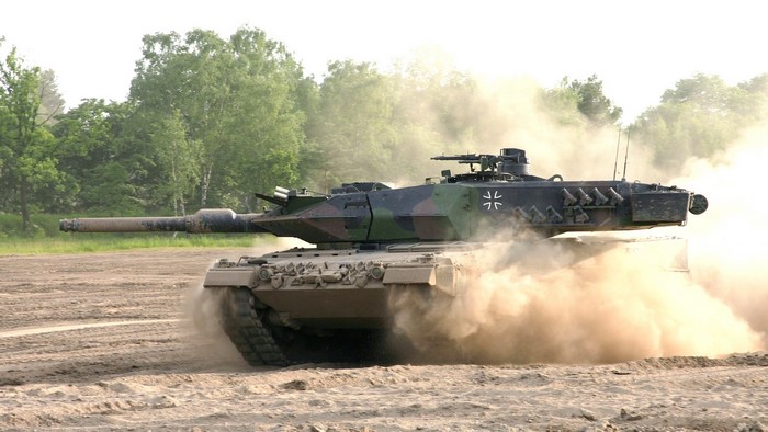 Leopard 2A6 tank in dust cloud