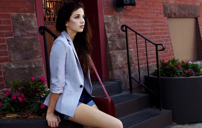 Emily Rudd sitting on steps