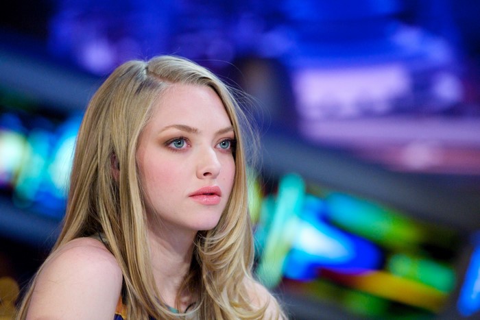 Amanda Seyfried blonde woman blue eyes