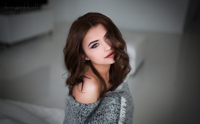 Klaudia Kaczmarek portrait with bare shoulders
