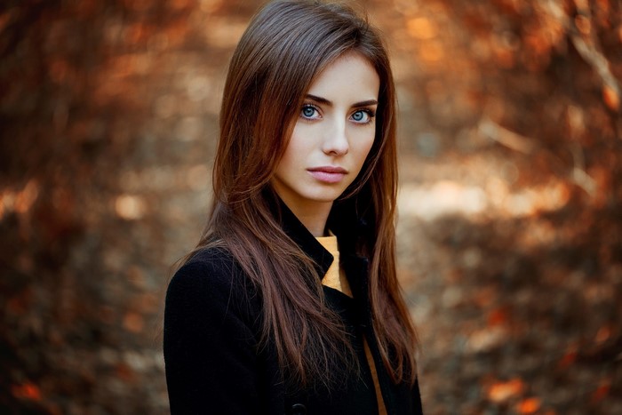 Woman with blue eyes and brown hair