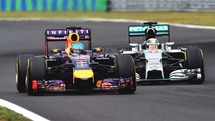 Formula 1 Cars Racing: Red Bull vs Mercedes