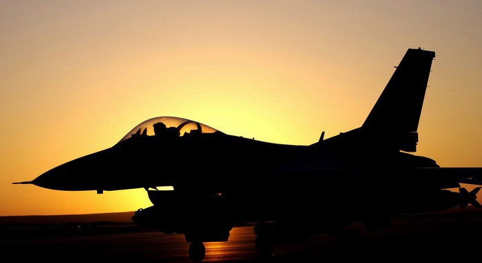 General Dynamics F-16 Fighting Falcon at sunset