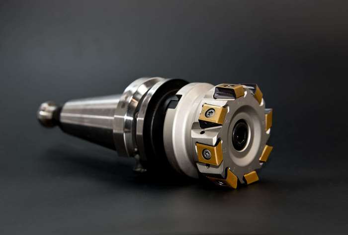 CNC milling tool with inserts