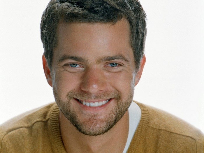 Joshua Jackson smiling