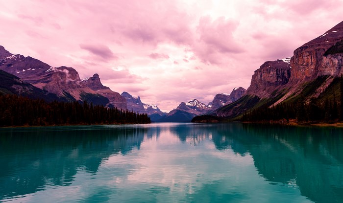 Maligne Lake, Jasper National Park, Alberta, Canada 4K