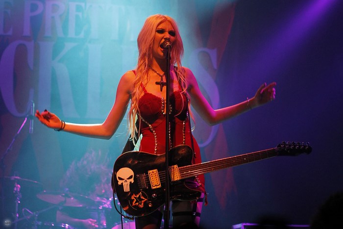 Taylor Momsen performing live on stage