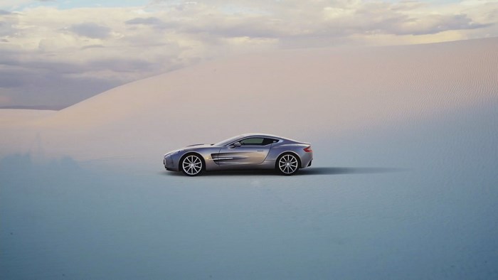 Silver Aston Martin Gran Turismo Sport in desert