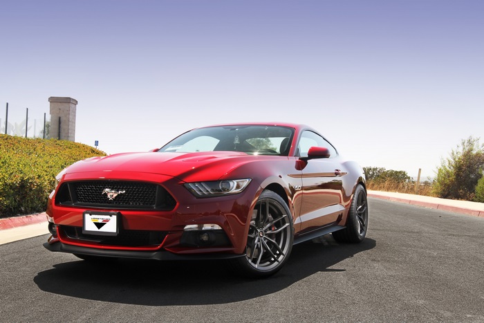 Red Ford Mustang S550 4K