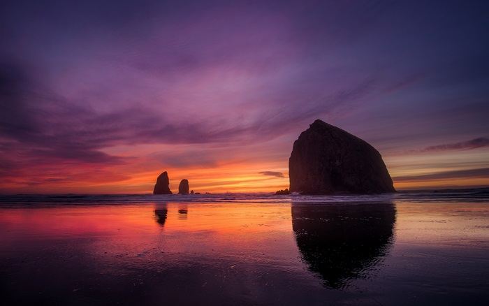 Sunset over Haystack Rock, Cannon Beach, Oregon 4K