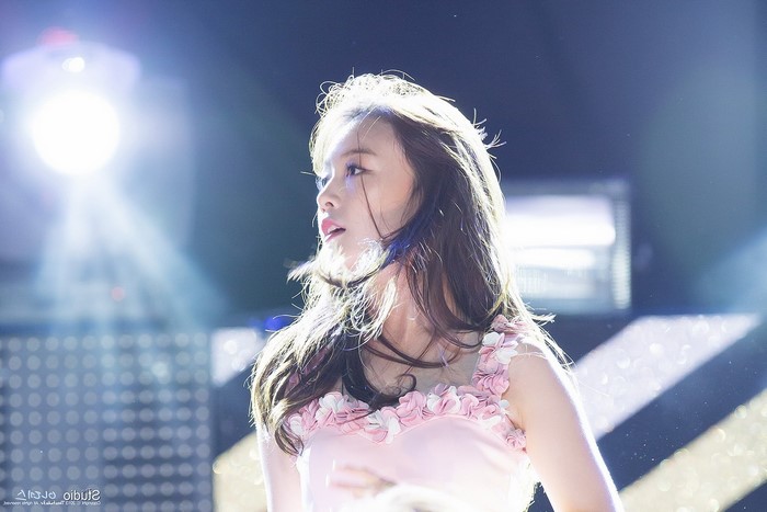 Yura from Girl's Day performing on stage