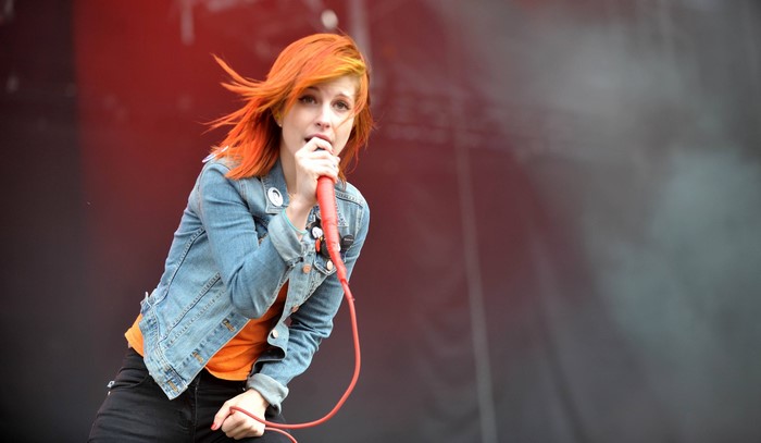 Hayley Williams from Paramore singing