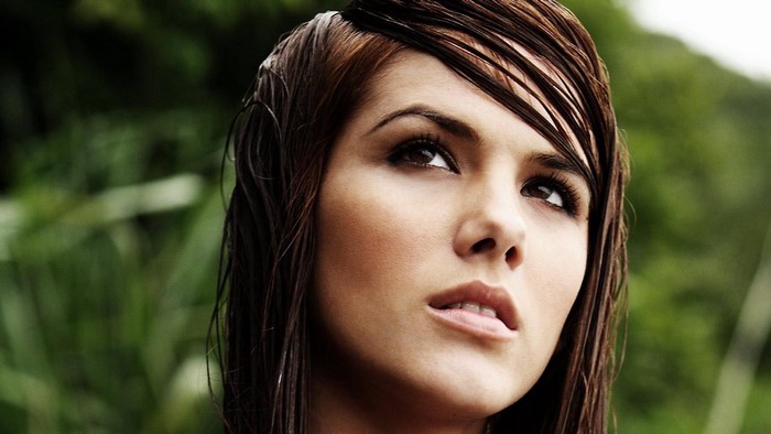 Roberta Murgo looking up outdoors