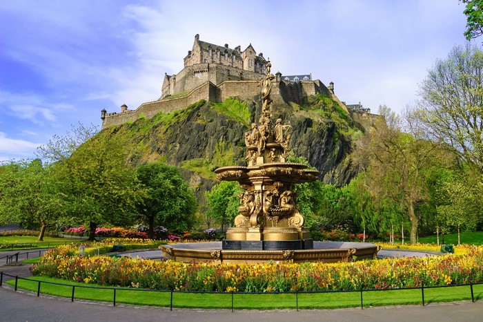 Edinburgh Castle and fountain in Princes Street Gardens, Scotland