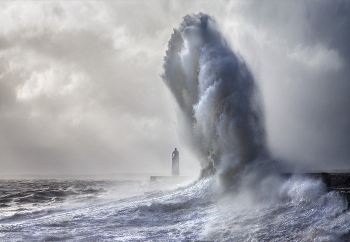 lighthouse waves sea porthcawl lighthouse, HD Wallpaper | Rare Gallery