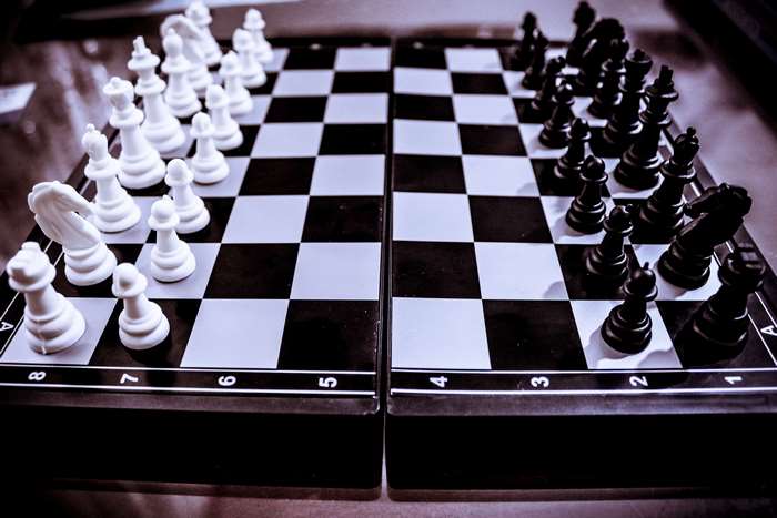 Black and White Chess Set in 4K