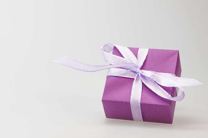 Purple gift box with ribbon 4K