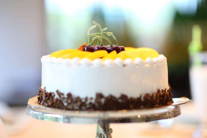 White cake with fruit and chocolate shavings 4K