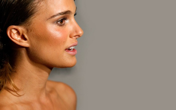 Natalie Portman in profile