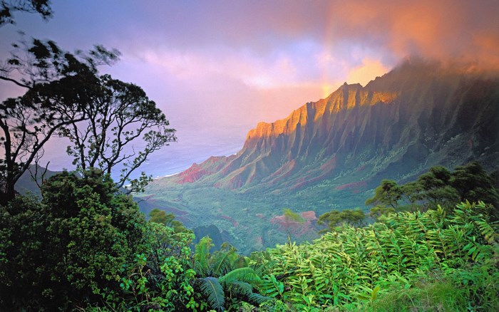 Mountain range in Hawaii at sunset