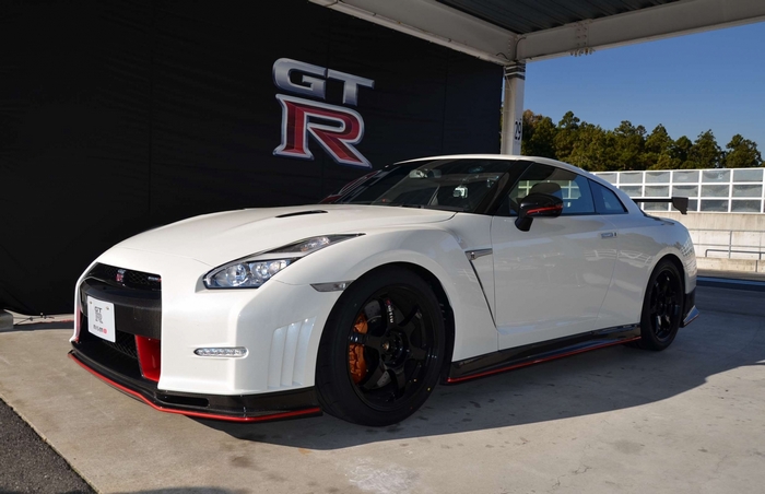 White Nissan GT-R Nismo