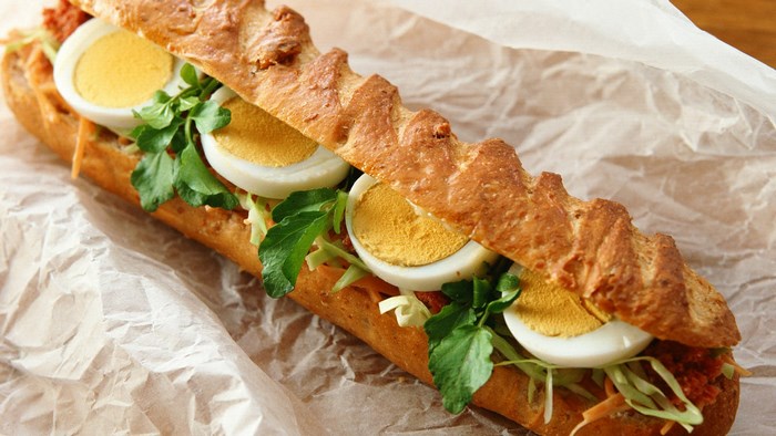 Sandwich with hard-boiled eggs and greens
