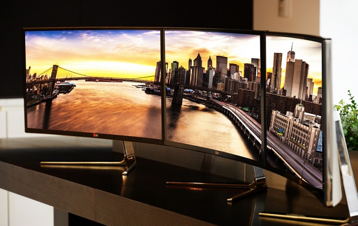 LG Ultrawide 4K Monitors Displaying New York City Skyline
