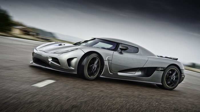 Koenigsegg Agera driving on a wet road