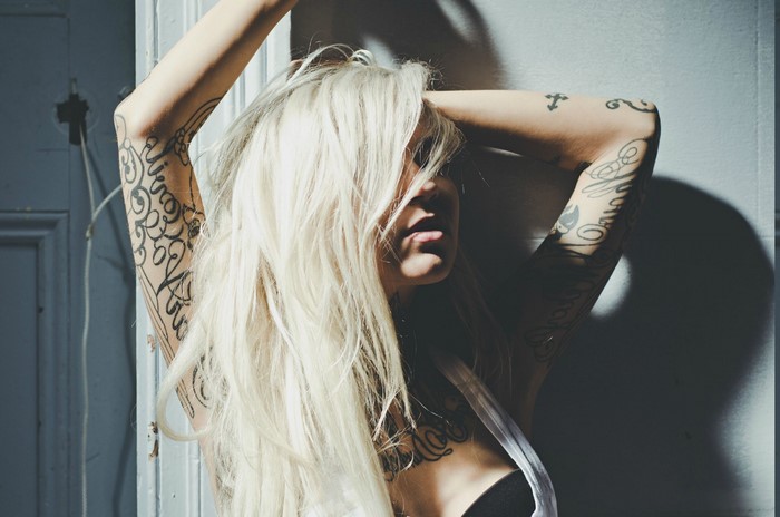 Woman with blonde hair and tattoos