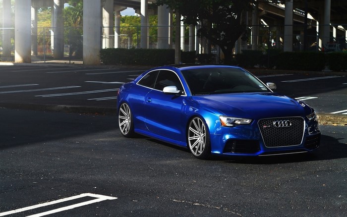 Blue Audi RS5 Coupe with Custom Rims