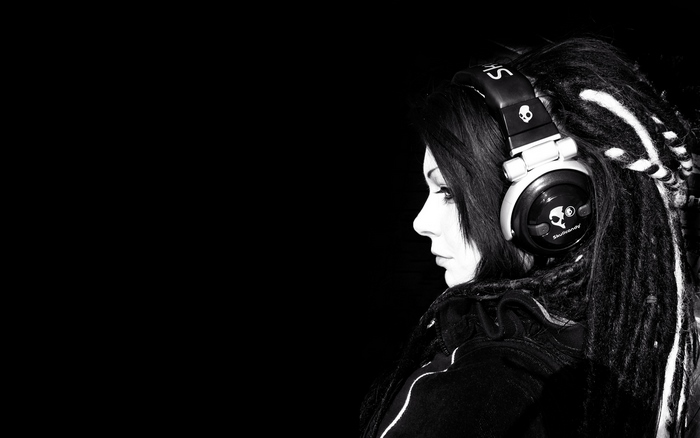 Woman with dreadlocks wearing Skullcandy headphones