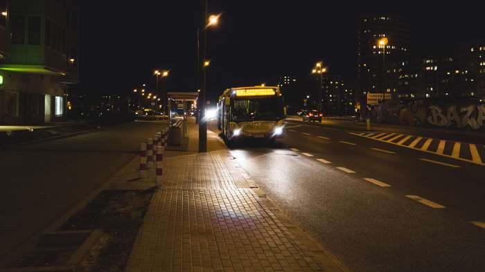 Bus at night in Warsaw 4K