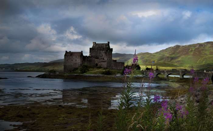Eilean Donan Castle in Scotland 4K
