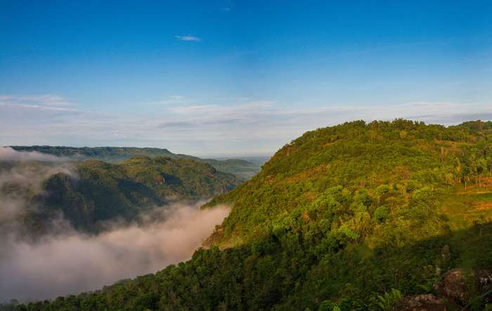 Misty Mountains Landscape 4K
