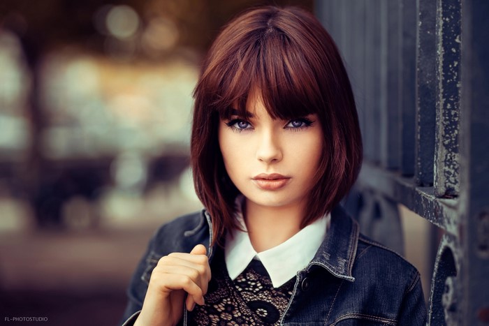 Brunette woman with short hair and blue eyes