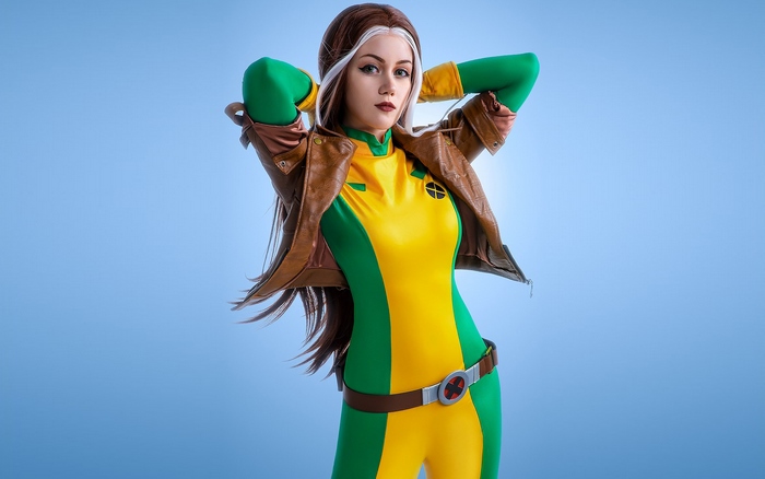 Rogue from Marvel Comics cosplay