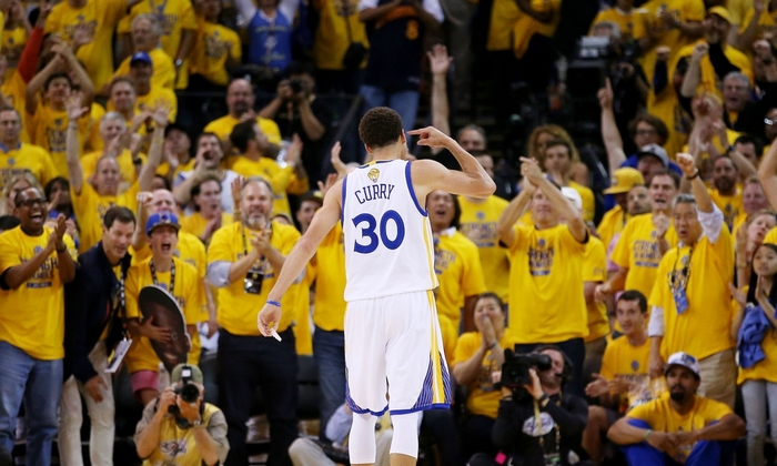 Stephen Curry of the Golden State Warriors with fans