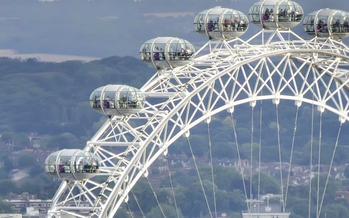 London Eye Ferris Wheel with Pods