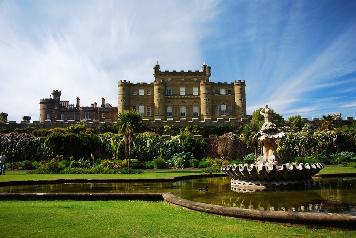 Castle with garden and fountain