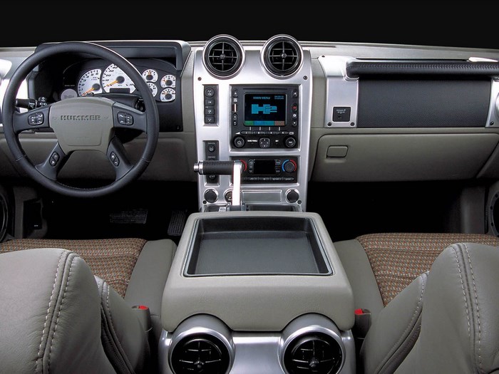 Hummer H2 SUT interior dashboard and seats