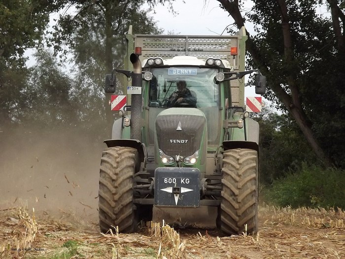 Fendt tractor with a trailer in a field