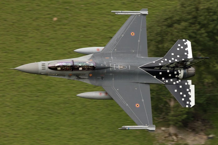 General Dynamics F-16 Fighting Falcon in flight