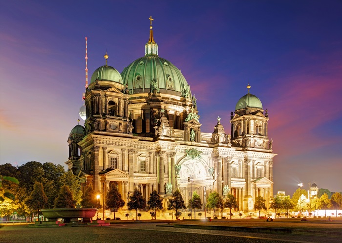 Berlin Cathedral at dusk, 4K