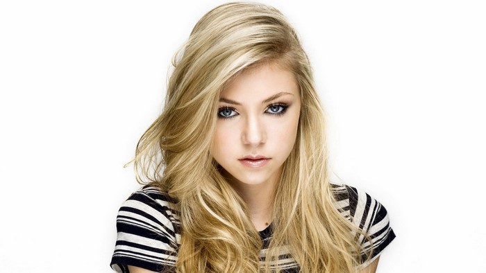 Woman with blonde wavy hair and blue eyes