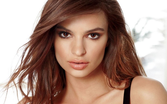 Emily Ratajkowski portrait with brown hair and eyes
