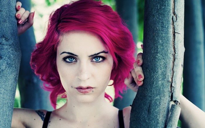 Woman with pink hair and blue eyes