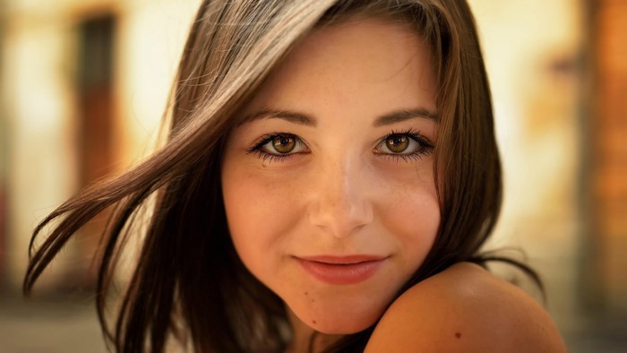 Portrait of a young woman with brown eyes