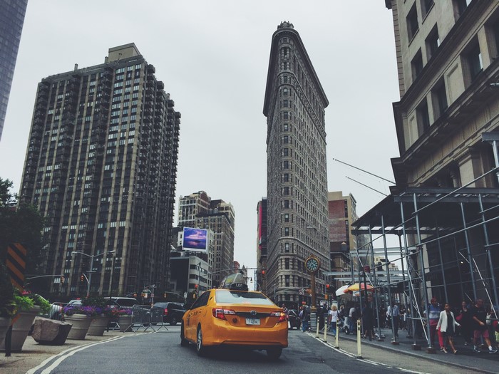 Yellow taxi in front of Flatiron Building, New York City